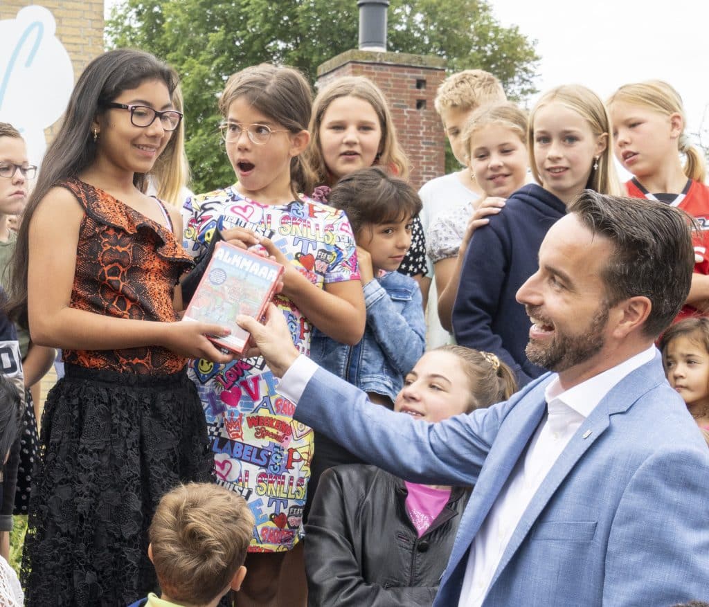 Malaika Mughal Uribe nieuwe kinderburgemeester van Alkmaar