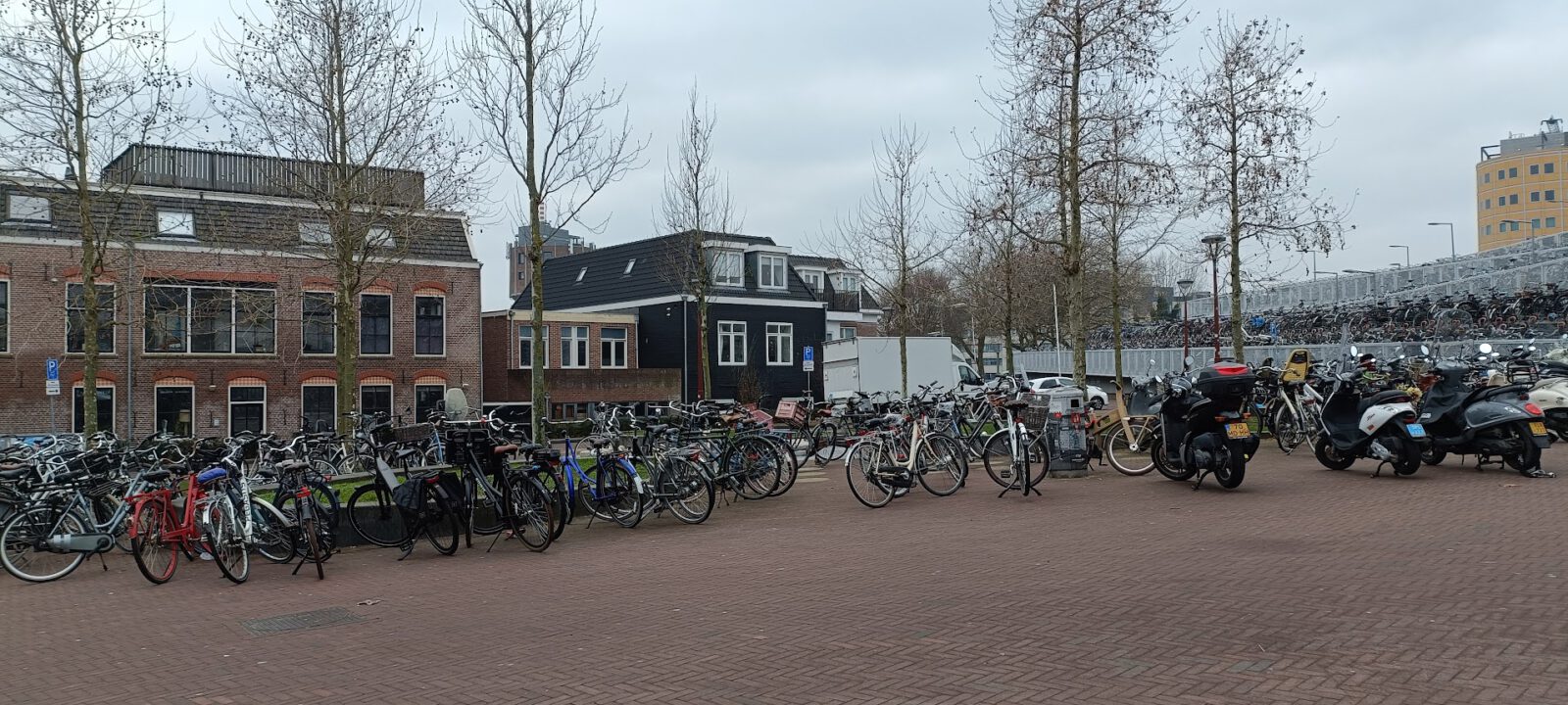 Onderzoek naar autoparkeren bij treinstations tussen Heerhugowaard en Amsterdam