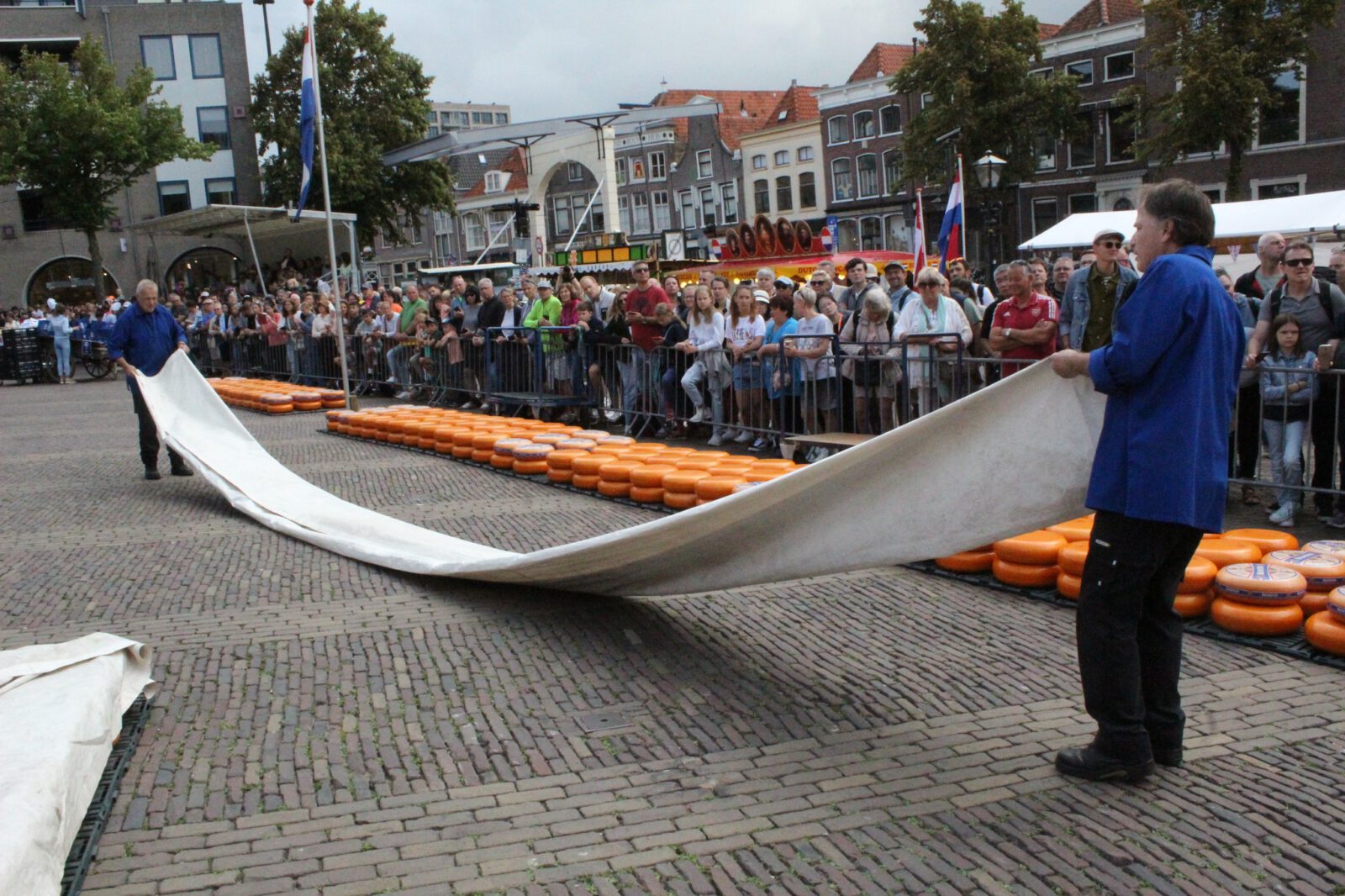 18 juli 2023: Ralph de Kleijn van Doesgoed opent de kaasmarkt