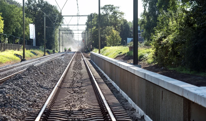 Geen treinverkeer en overgangen in Heiloo dicht vanwege werkzaamheden aan spoor door Prorail