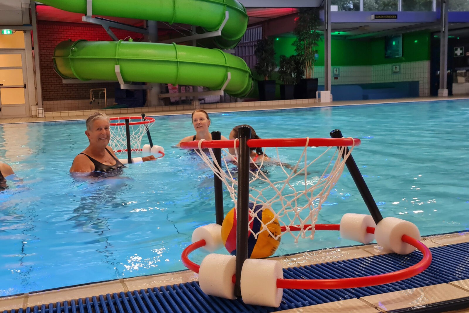 Nieuw in Heerhugowaard: Waterbasketbal bij zwemvereniging AquaWaarD