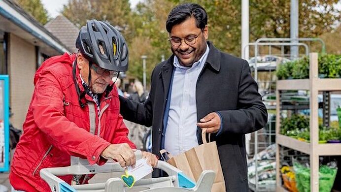 Hartjes uitdelen in Week tegen Eenzaamheid