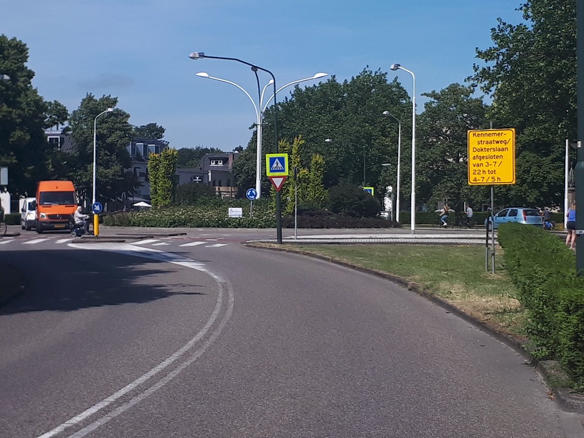 De Zeeweg in Heiloo wordt smaller