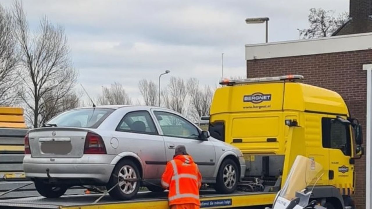 Auto in beslag genomen na voor de 9e keer met ongeldig verklaard rijbewijs te zijn betrapt