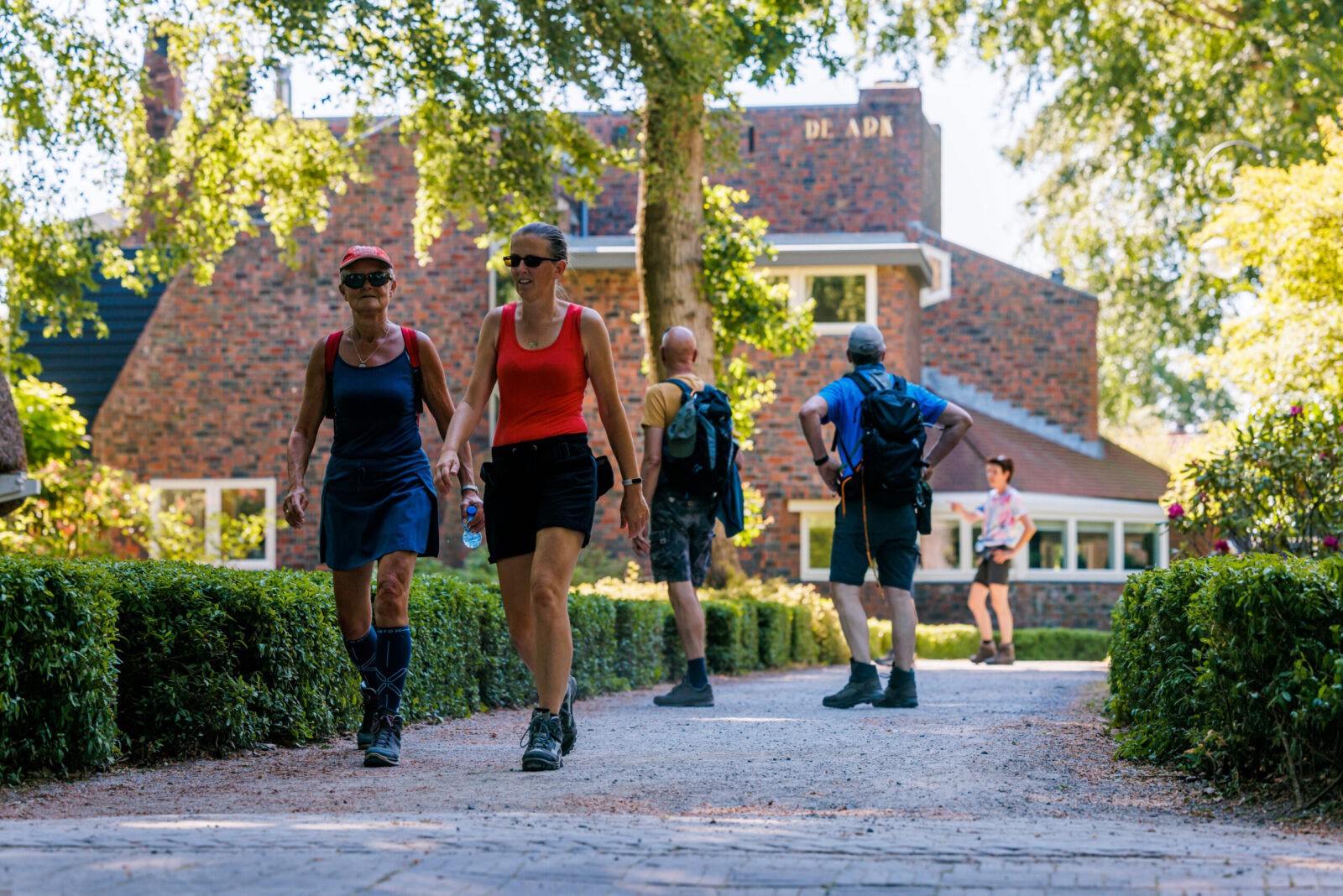 Met collega’s of relaties aan de start van de Wandel4daagse Alkmaar