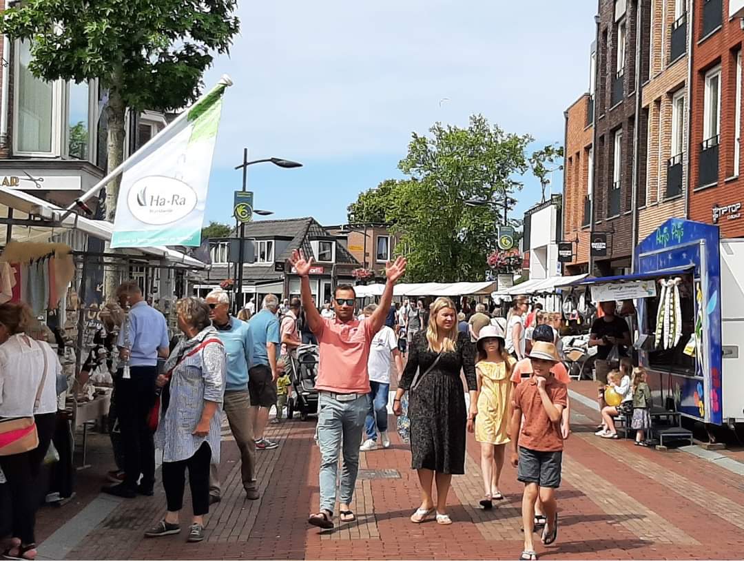 21 april zondagsmarkt in centrum Castricum