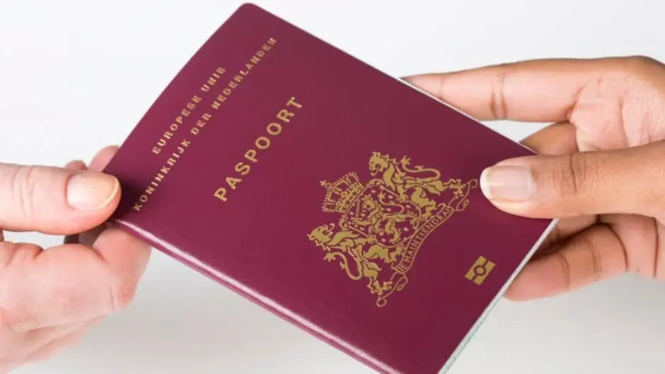 Vernieuw uw paspoort en identiteitskaart op tijd
