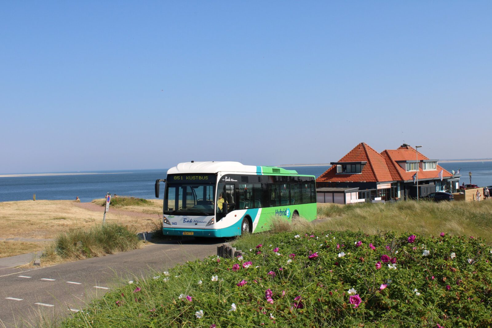 Gratis kustbus rijdt deze zomer langs Noord-Hollandse stranden