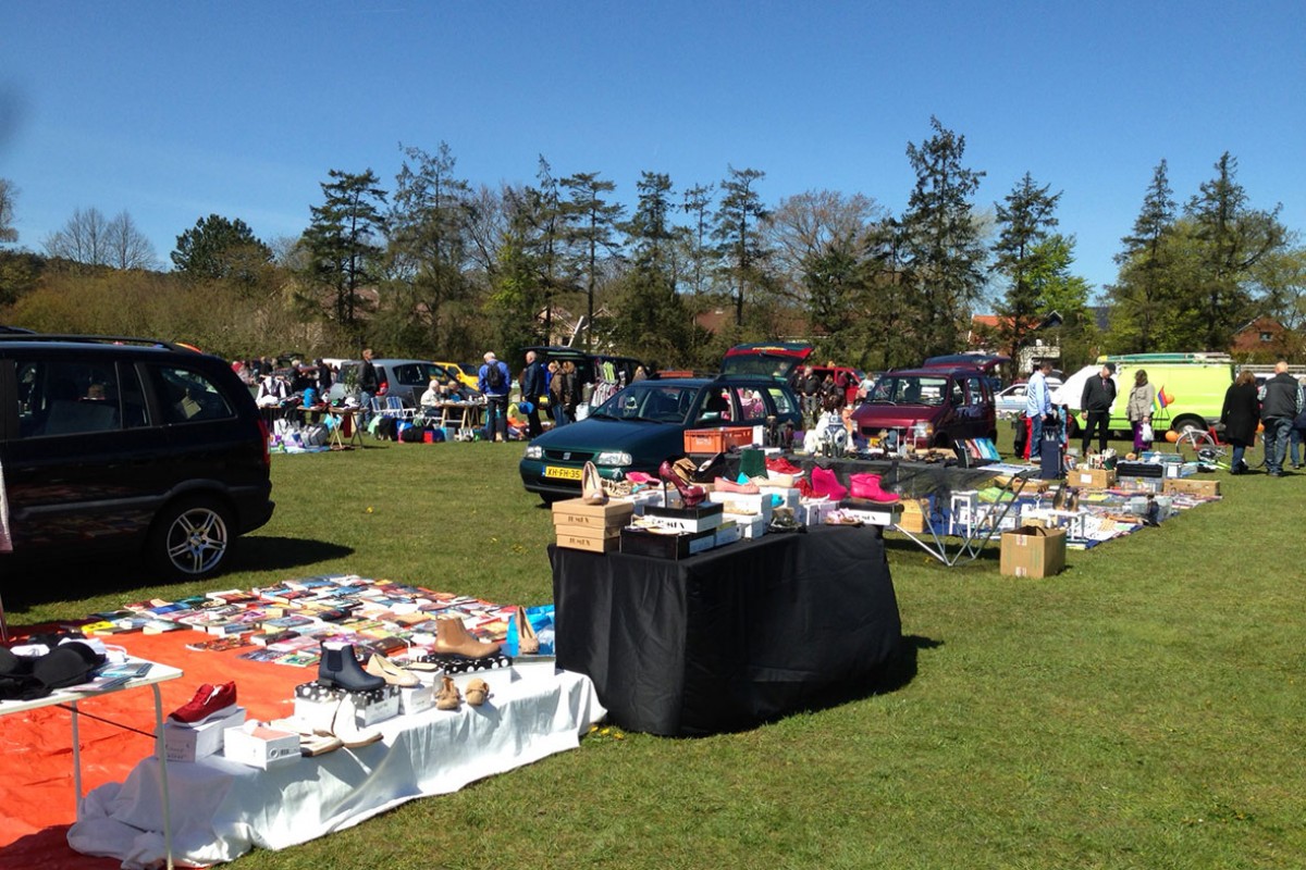 Kofferbakmarkt Schoorl. Elke zaterdag van 6 april tot en met 28 september