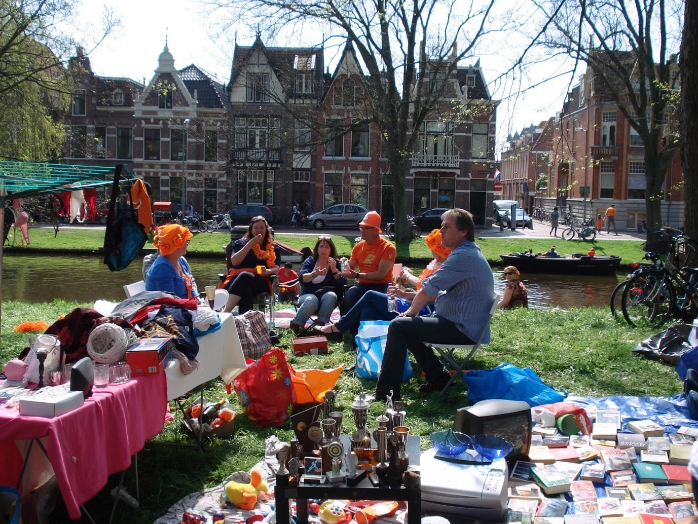 Geen wegwerpbekers meer: herbruikbare statiegeldbekers op Koningsdag 2024