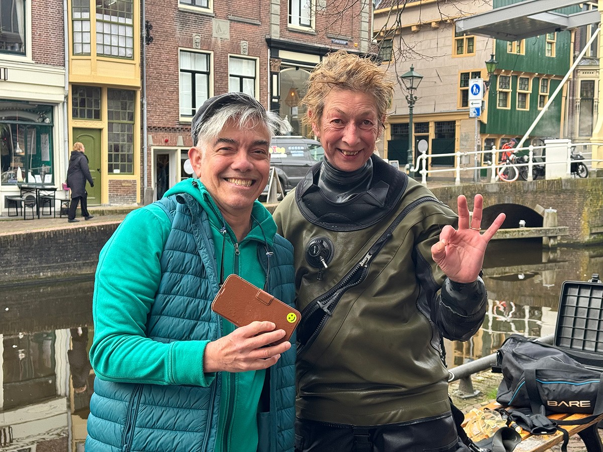 Duiken in de gracht van Alkmaar voor Heinz een groot succes