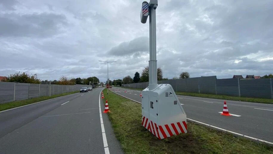 Flexflitser langs N242 bij Alkmaar goed voor ruim € 1,7 miljoen aan boetes