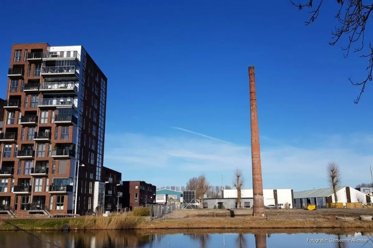 Herplaatsing monumentale schoorsteen de aan Jaagpad