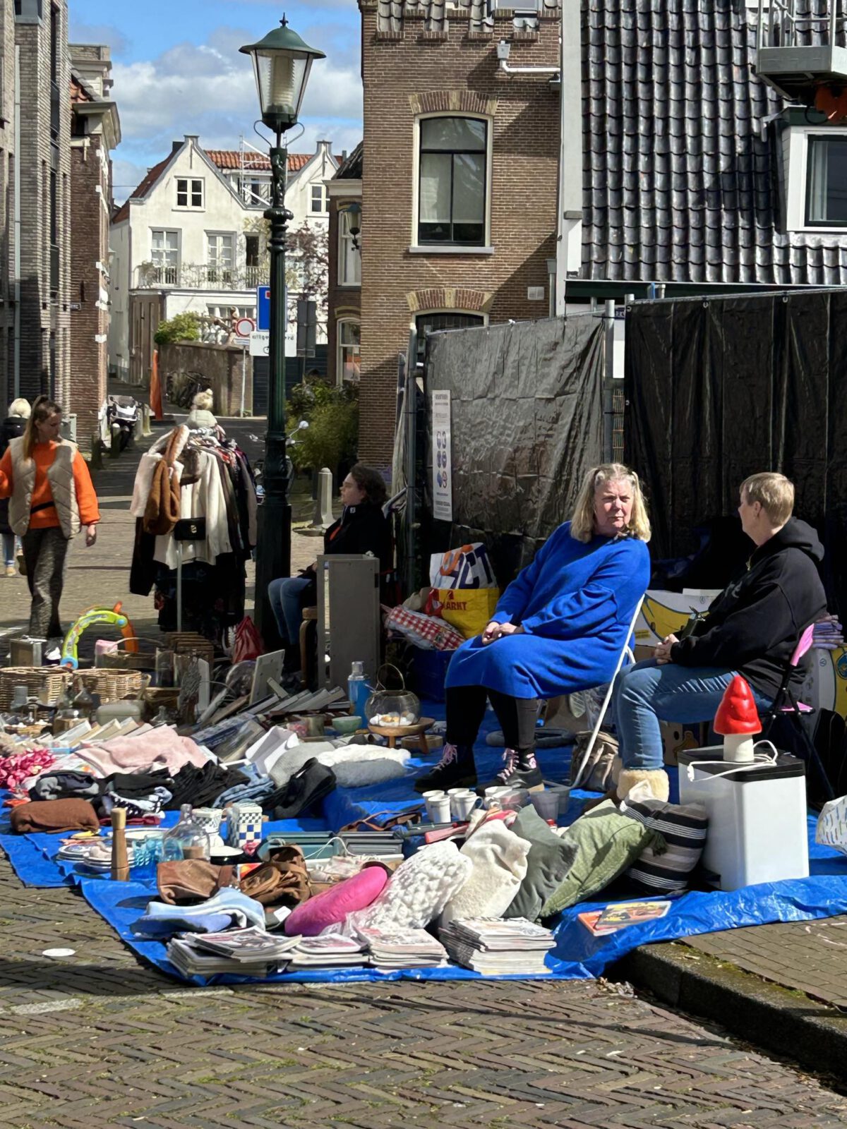 Koningsmarkt Alkmaar vroeg begonnen, met veel gezelligheid