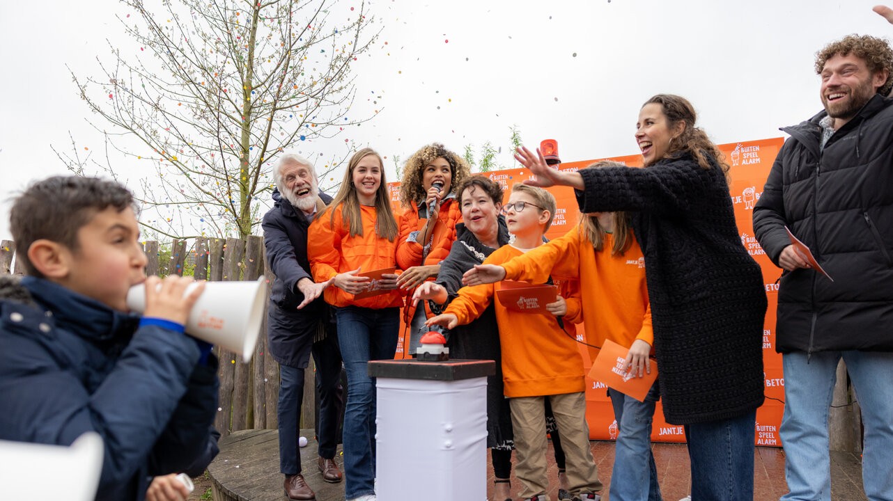 Jantje Beton slaat alarm: steeds minder kinderen spelen buiten!