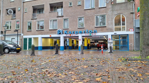Man valt van parkeergarage in Alkmaar