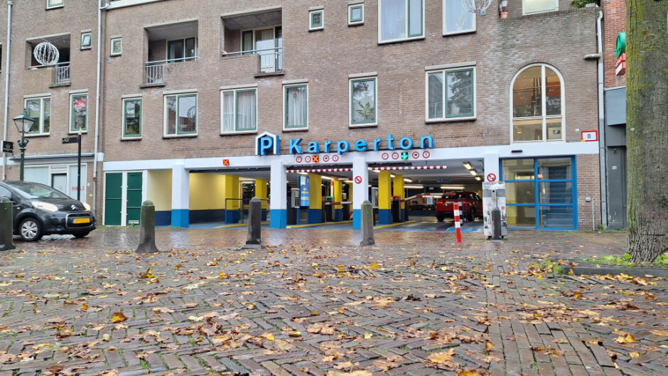 Man valt van parkeergarage in Alkmaar