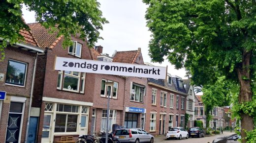 Zondag rommelmarkt op Houtweg, Lindelaan, Frits Conijnlaan, en Akerslaan