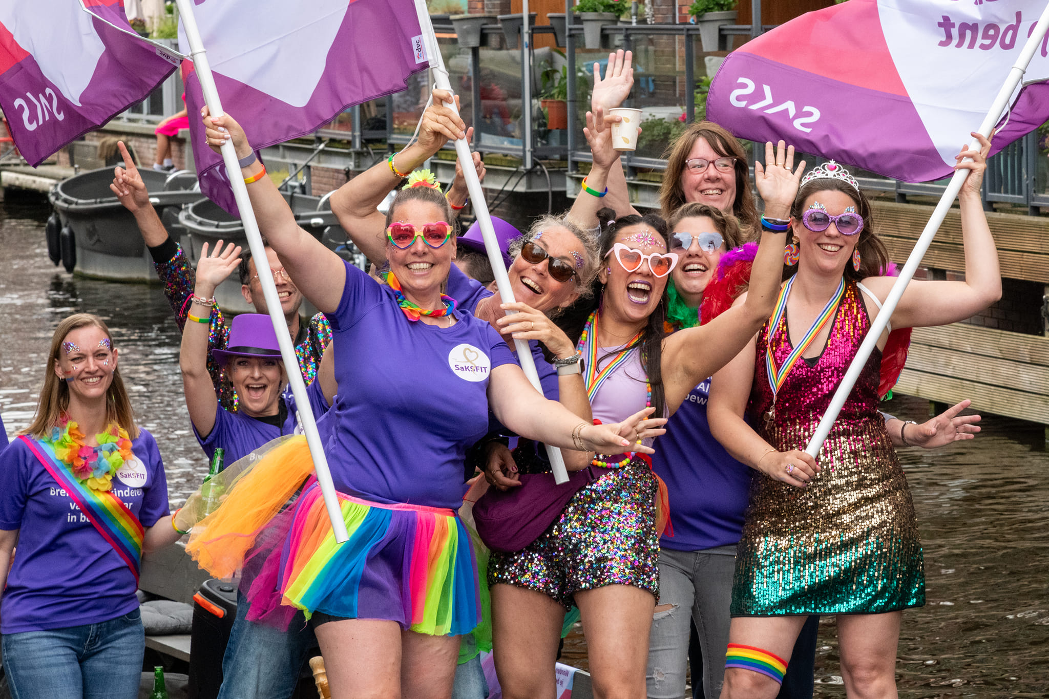 Vijftiende Alkmaar Pride afgesloten met kleurrijke Grachtenparade