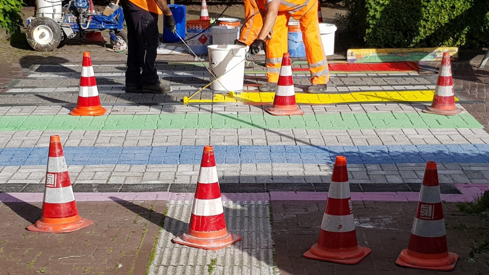 Zebrapad voor bibliotheek en gemeentehuis Heiloo ‘ingekleurd’