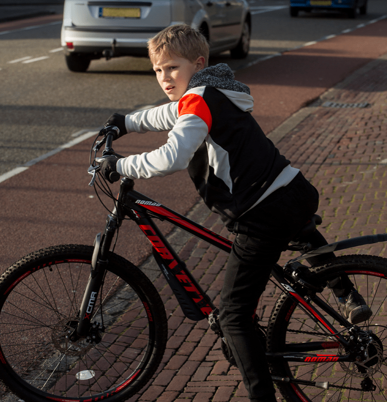 Drempels en wegversmalling voor verbeteren veiligheid Vondelstraat