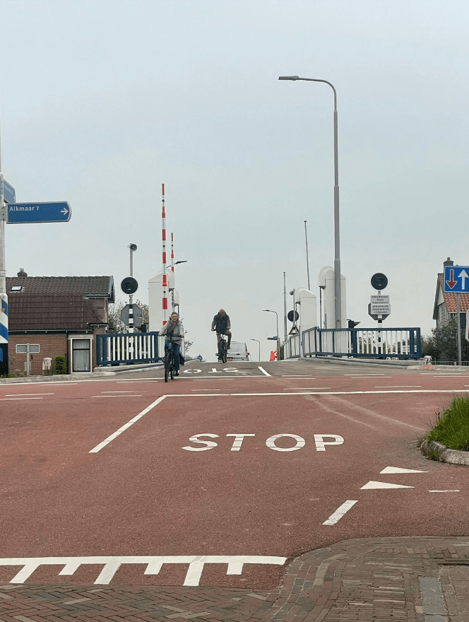 Hefbrug Oterleek weer toegankelijk voor verkeer