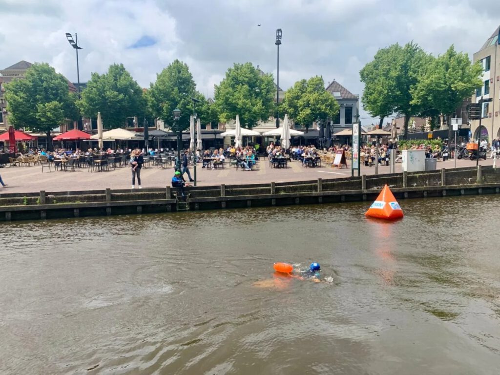 Eerste editie Swim to Fight Cancer in Alkmaar haalt € 109.000 op