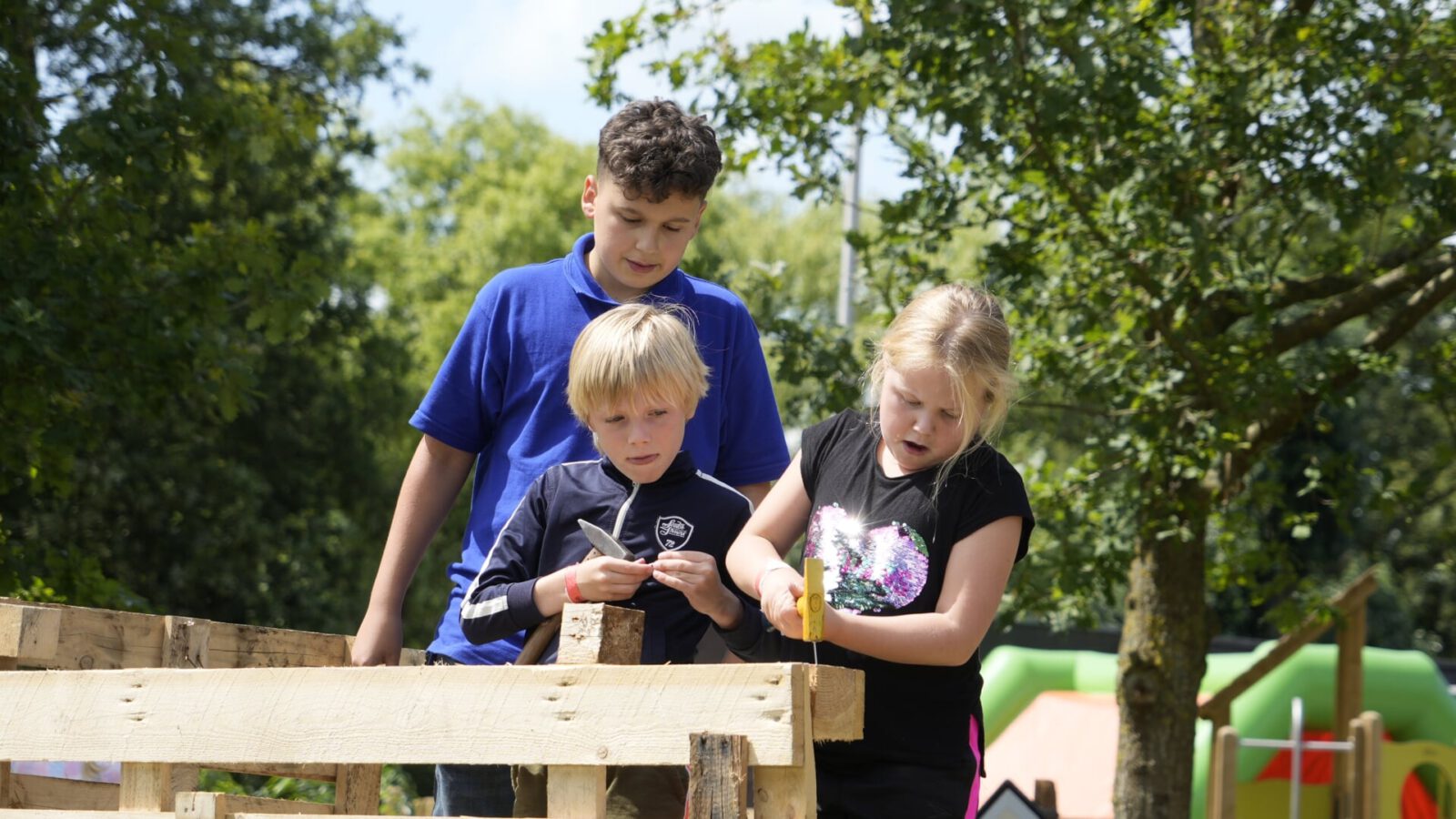 Kinderen timmeren er weer op los