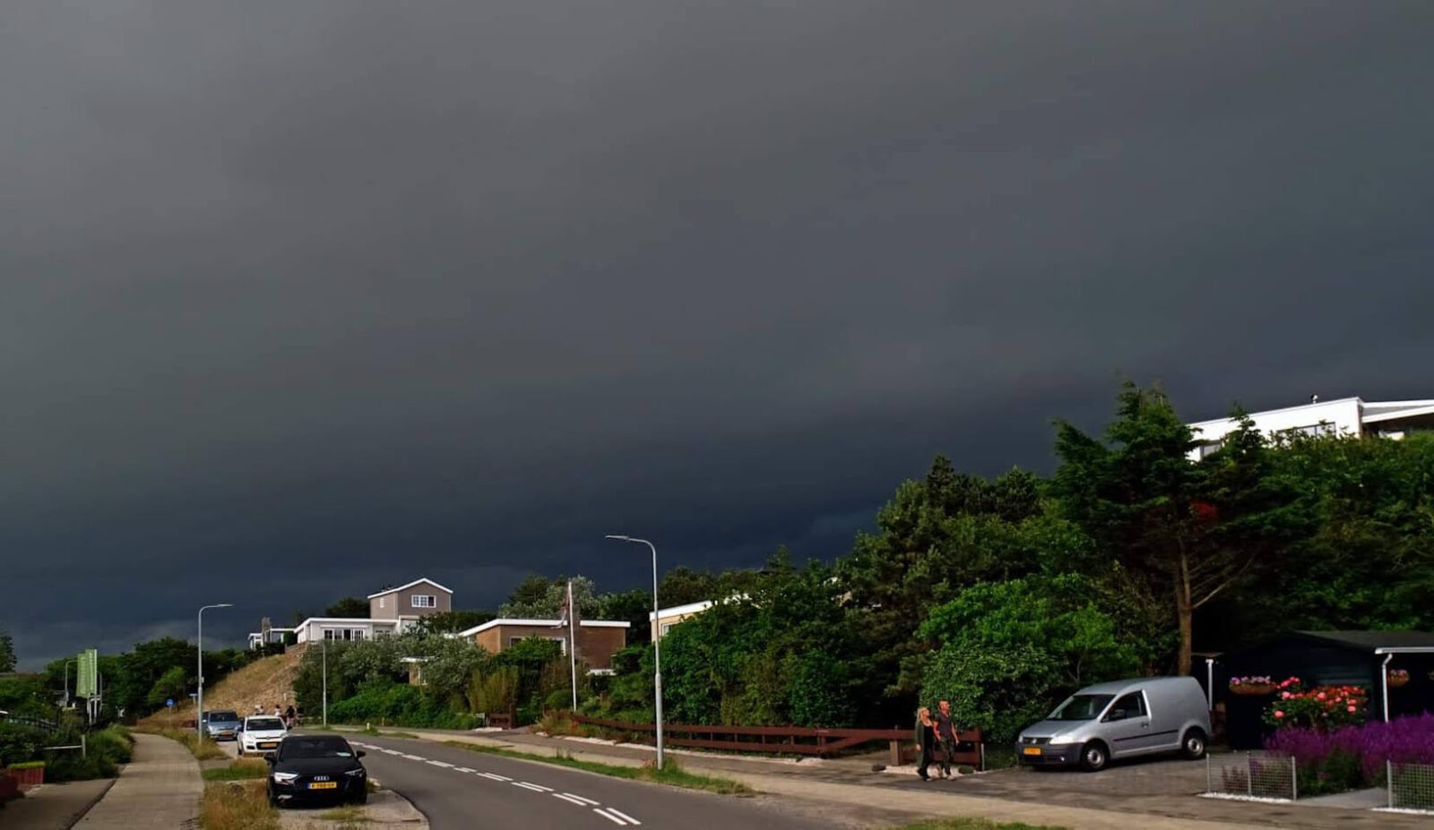 Regen en zware windstoten in aantocht: haal alles maar weer naar binnen