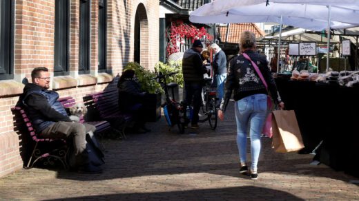 16 juni Kunstmarkt op de CF Zeilerboulevard in Bergen aan Zee