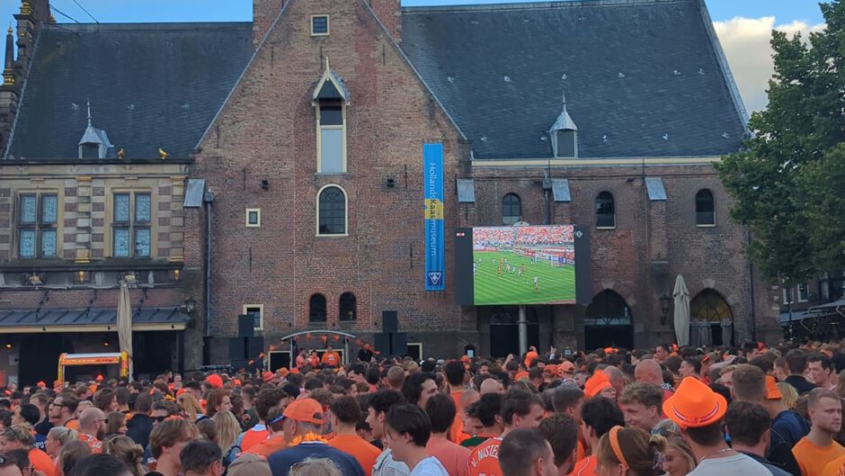 Vol Waagplein ziet Oranje verliezen