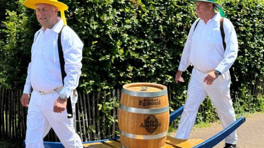 Brouwerij Egmond gaat op de kaasmarkt het eerste vat aanslaan van het Kaasdragersbier