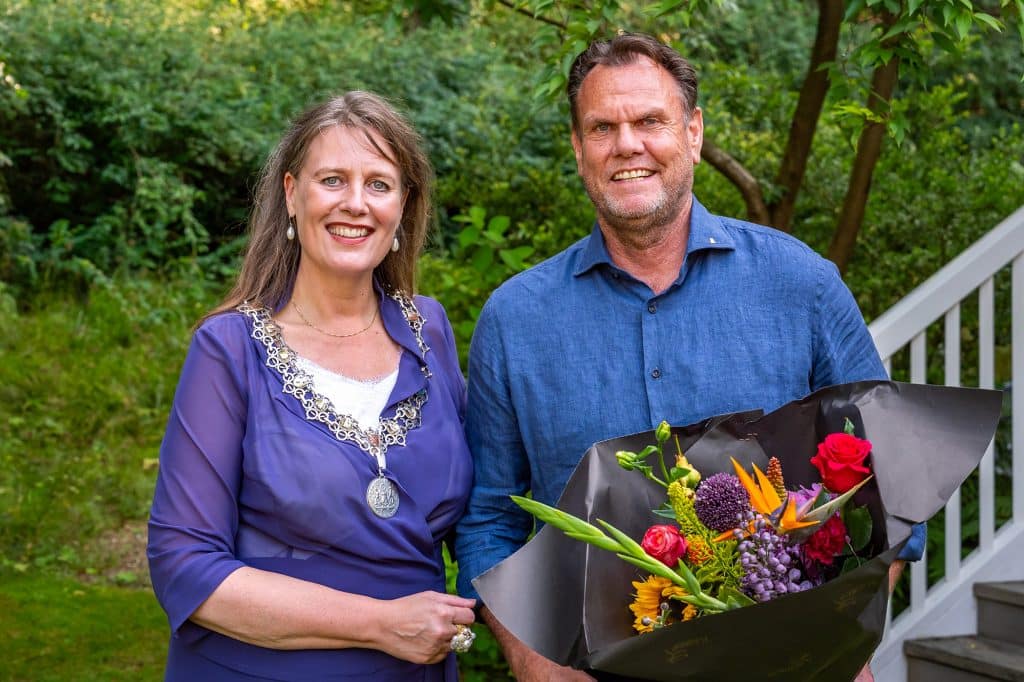 Ere-burgerschap voor vertrekkend AZ directeur Robert Eenhoorn