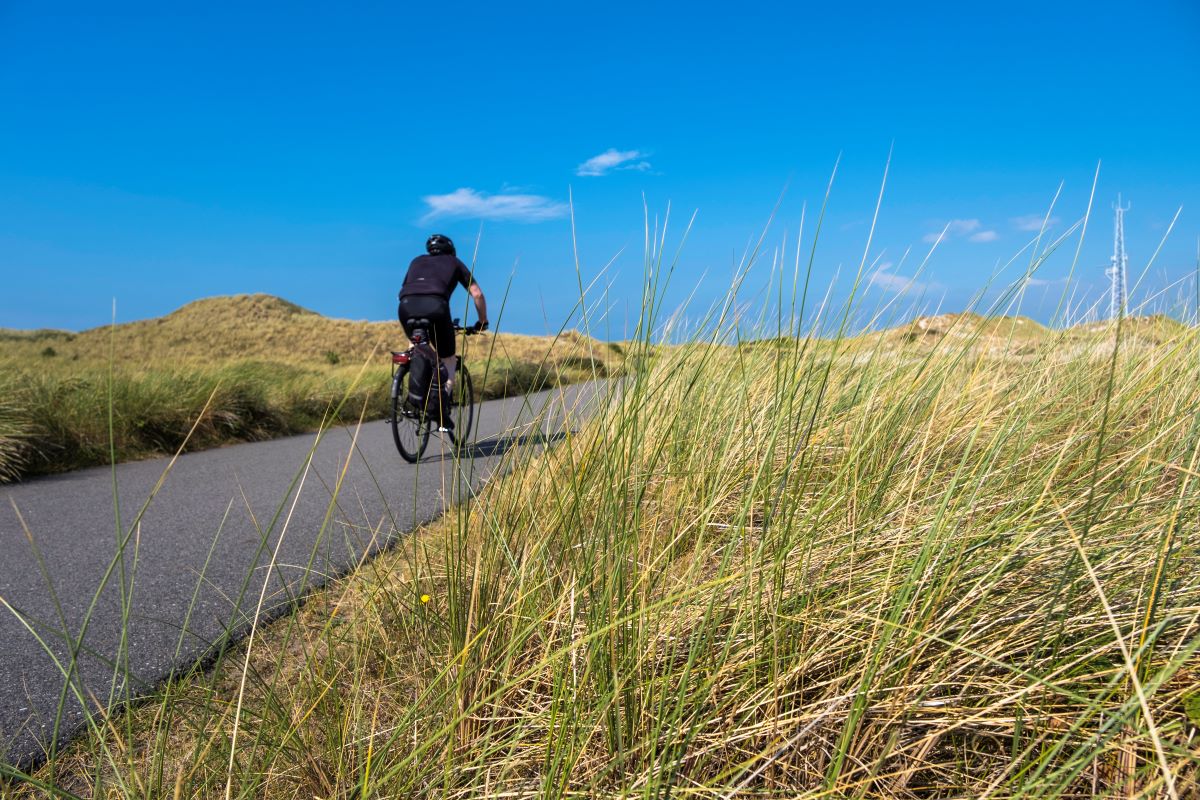 Fietstocht door duinlandschap Noord-Holland