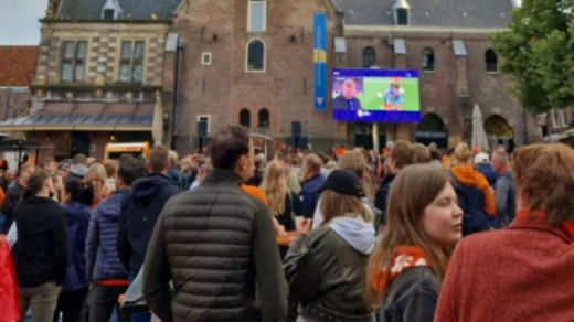 Toch alleen bezoekers boven de 18 toegestaan om wedstrijd op het Waagplein te kijken