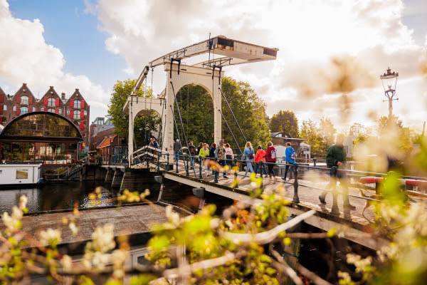 Populaire Amsterdam City Walk viert de 10e editie in stijl