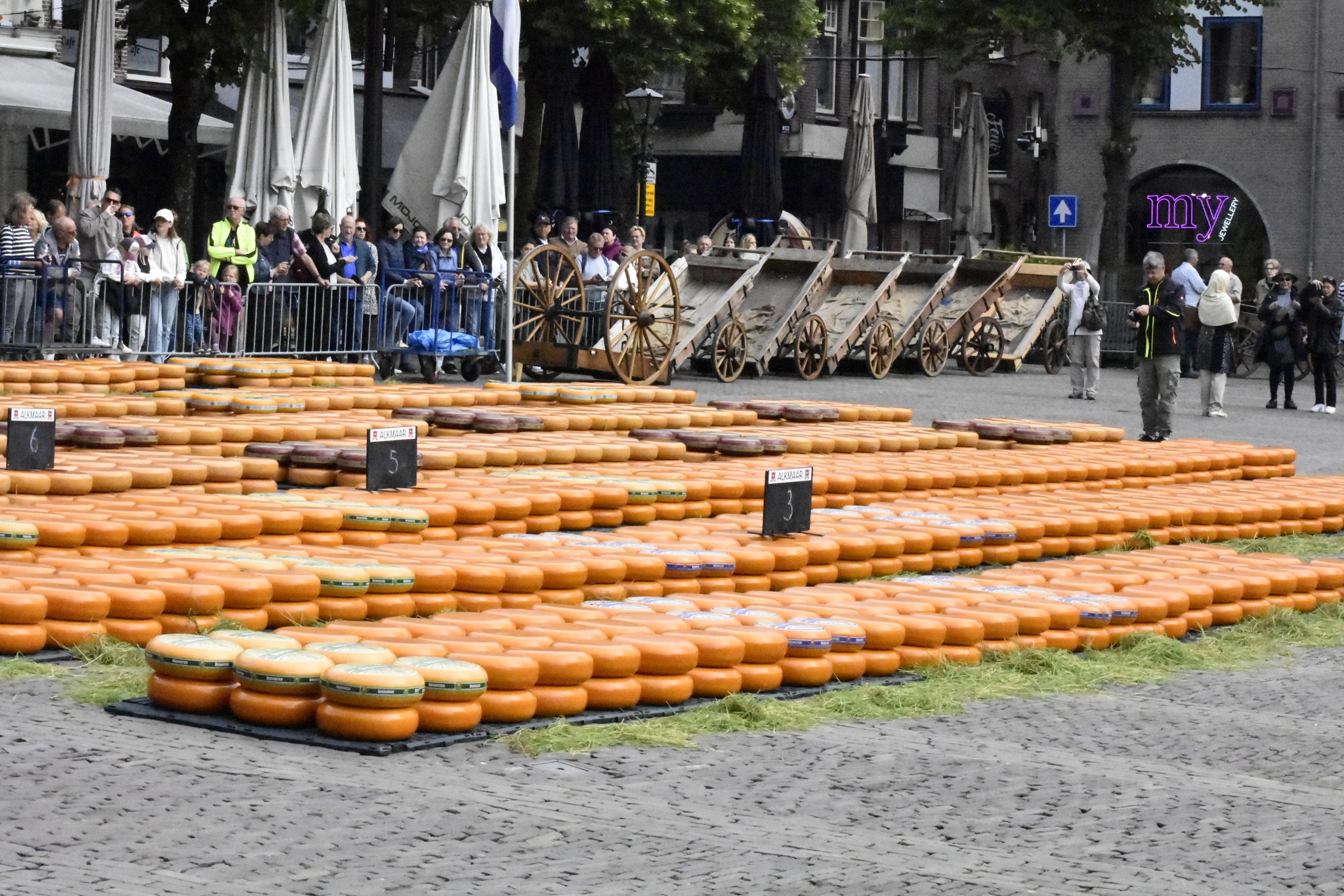 Ron Karels Directeur Museum BroekerVeiling opent 13 augustus kaasmarkt