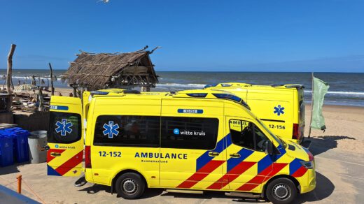 Franse paraglider ongelukkig geland op strand van Castricum aan Zee