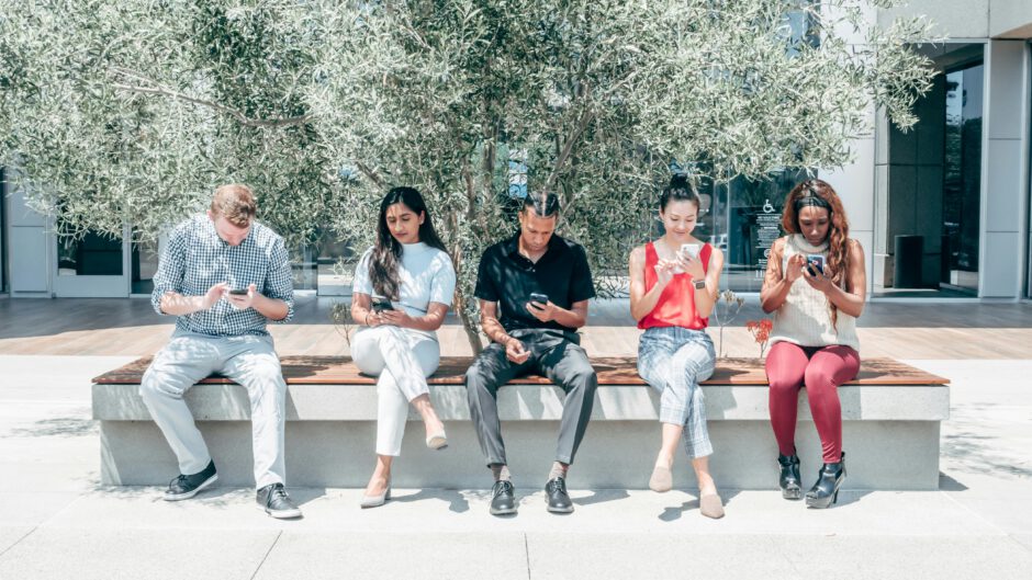 Onderzoek telefoongebruik Nederlanders: twee op de drie wil altijd bereikbaar zijn