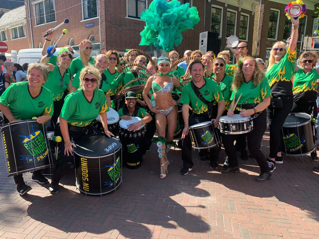 Bateria Unidos d'Alcmaria viert 20-jarig bestaan met groot sambafestival in Vrij Zijn Theater