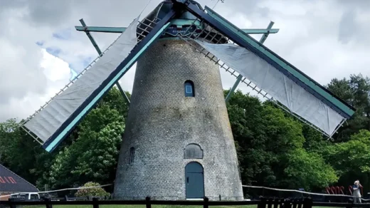 Monumentale korenmolen Kijkduin in Schoorl staat voor een broodnodige restauratie