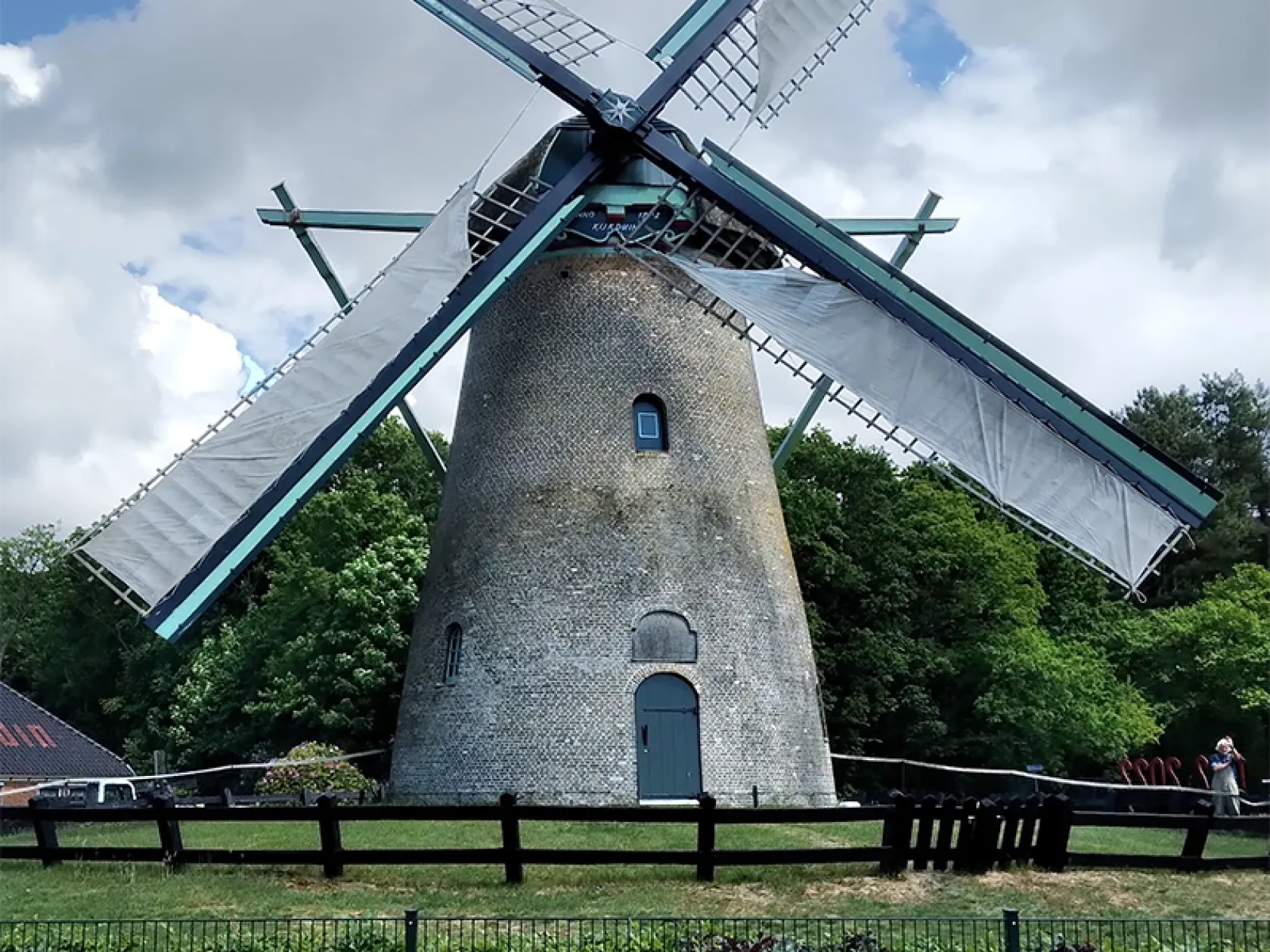 Monumentale korenmolen Kijkduin in Schoorl staat voor een broodnodige restauratie