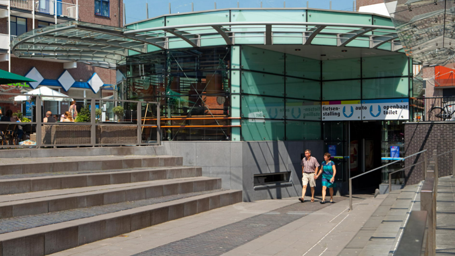 Meeste winkels in winkelcentrum De Mare in Alkmaar na brand weer open, sommige bewoners kunnen weer terug naar huis