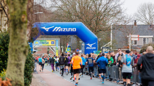 Mizuno verlengt samenwerking met Groet uit Schoorl Run