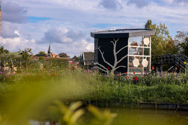 Officiële opening bijenhuis Museum BroekerVeiling