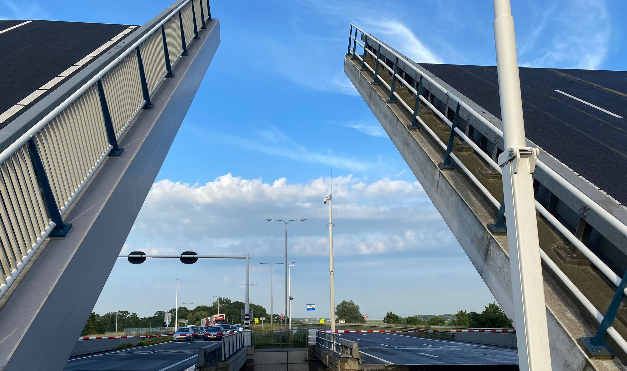 Problemen bij Leeghwaterbrug. Het brugdek richting trilt en zorgt voor geluidsoverlast