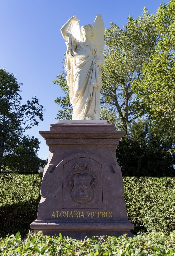 Victoriemonument in Alkmaar voorzien van nieuwe verflaag