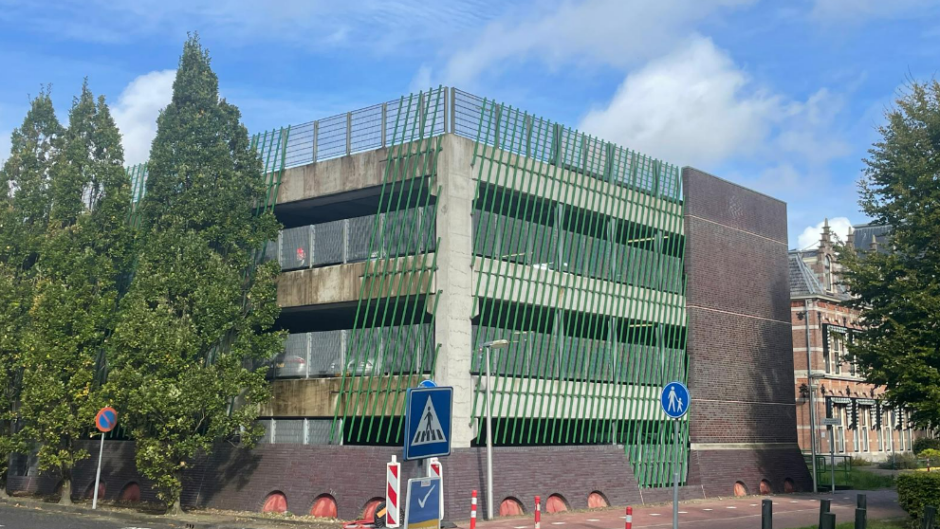 Nieuwe noodstroomvoorziening op dak parkeergarage Noordwest locatie Alkmaar