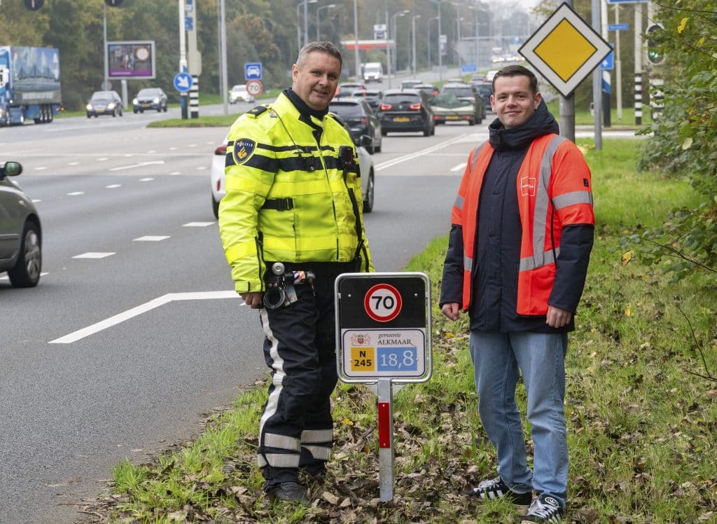 Nieuwe hectometerpaaltjes langs Huiswaarderweg