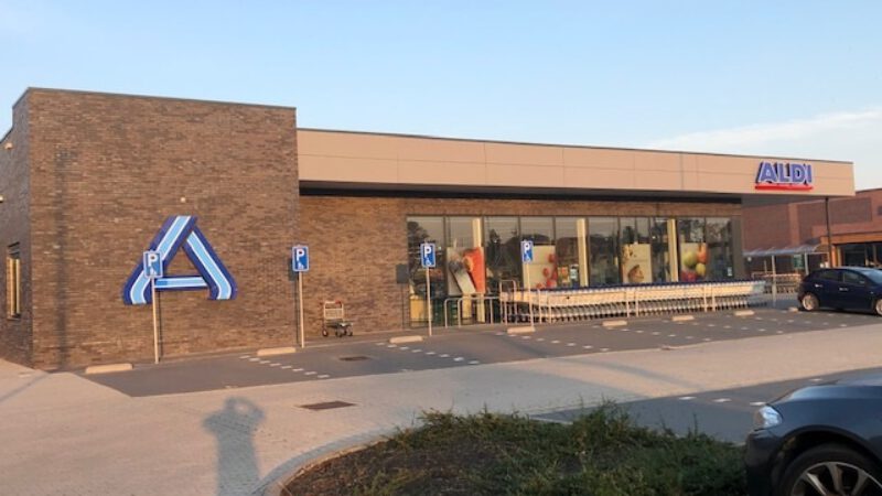 Mislukte overval op Aldi in Noord-Scharwoude, persoon aangehouden